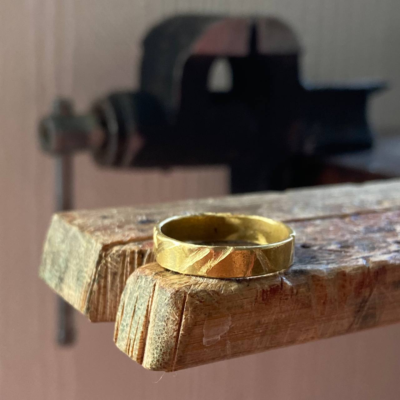 Notches ring | Yunov jewelry