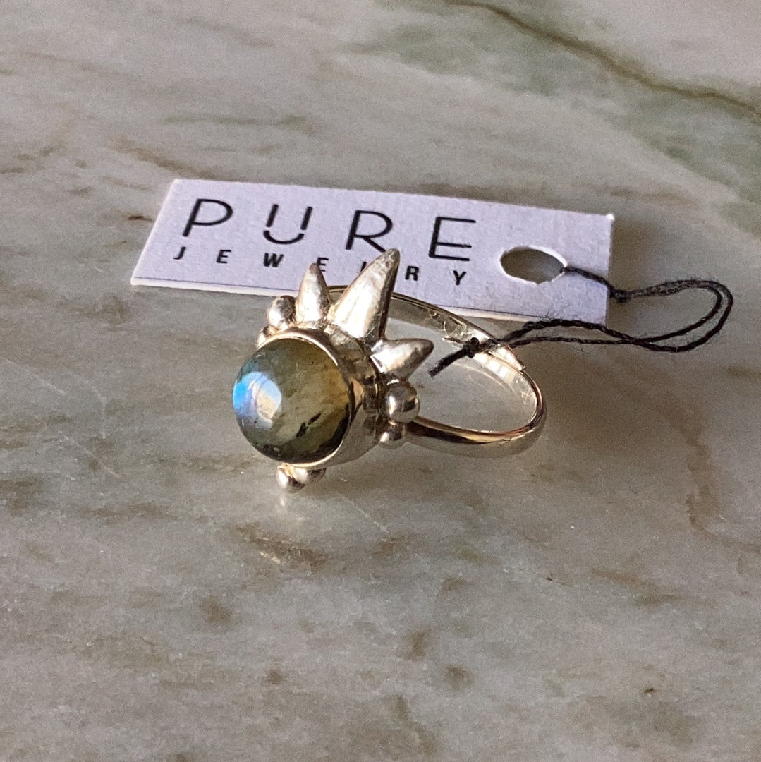 “Island vibe” ring with labradorite | Pure Jewelry