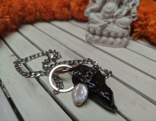 |a_flow| Keychain with obsidian and pearl