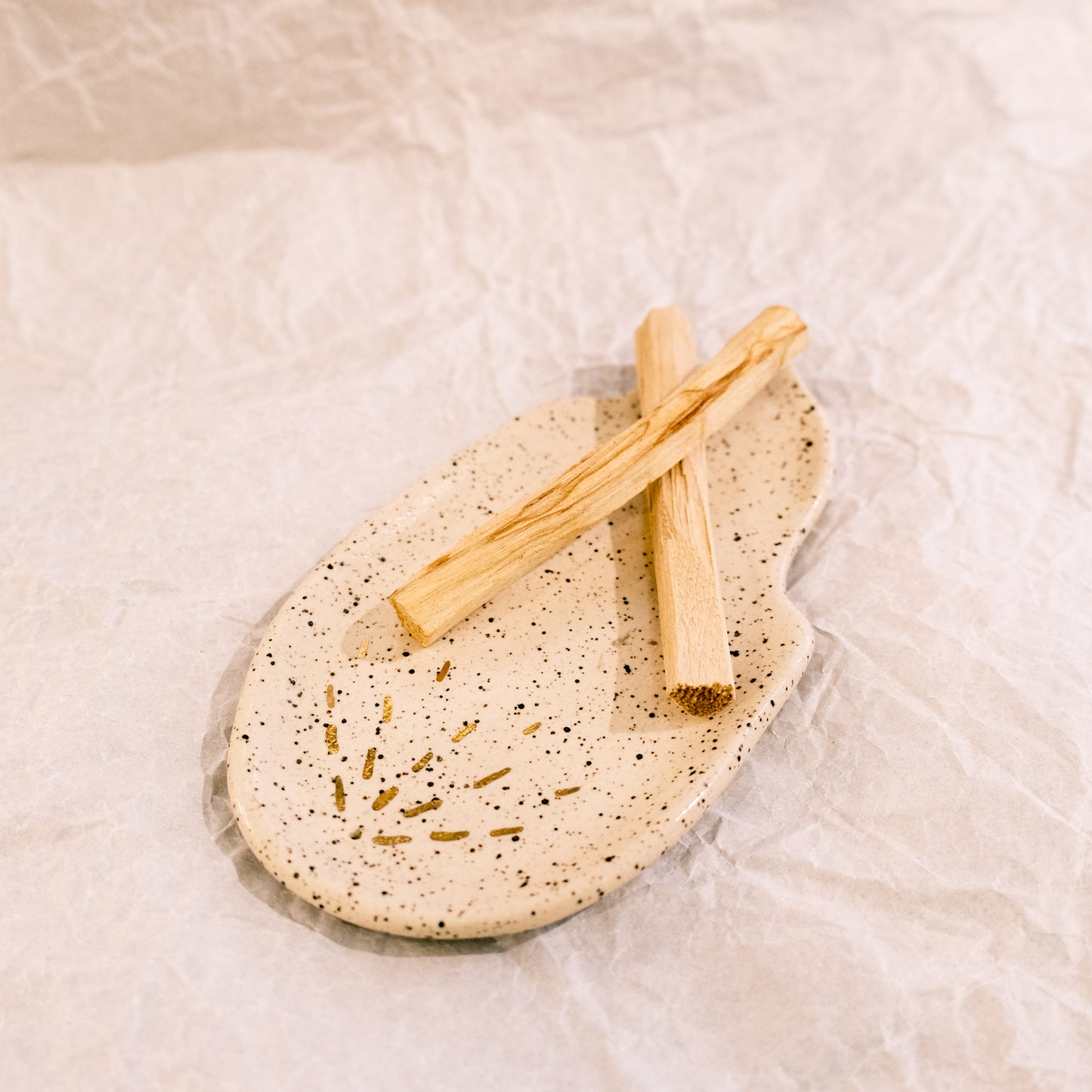 gold ceramic holder for palo santo | novoe vechnoe