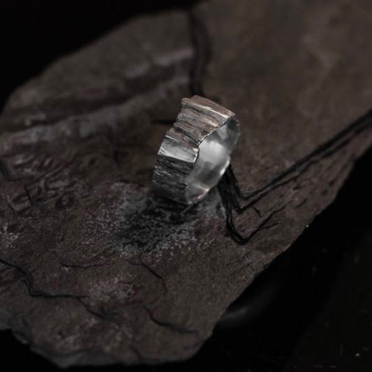 Yunov | silver rings | Cliff