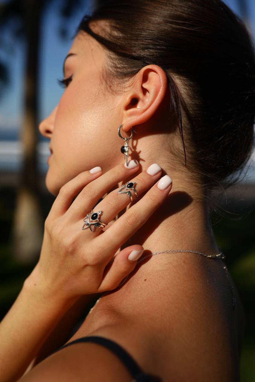 set of 4 rings 
"Island Princess" 
Onyx