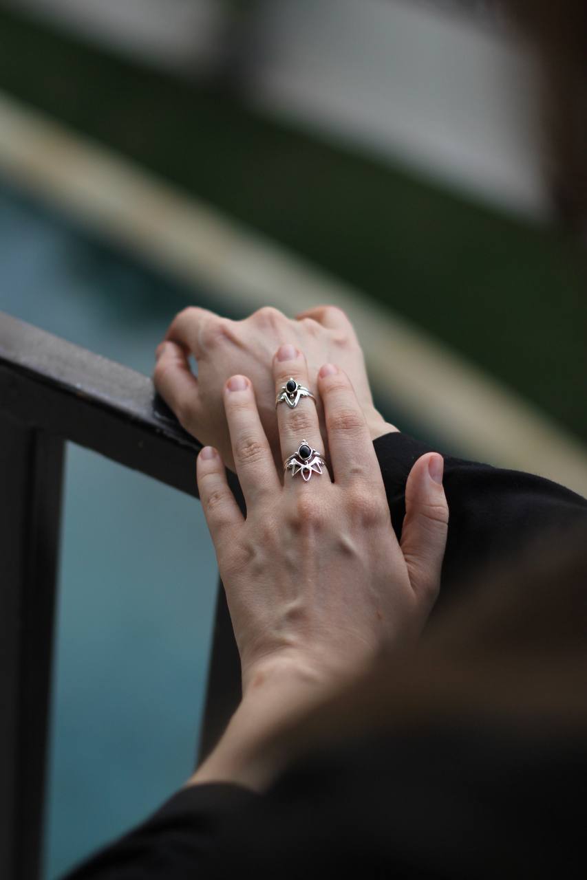 set of 4 rings 
"Island Princess" 
Onyx
