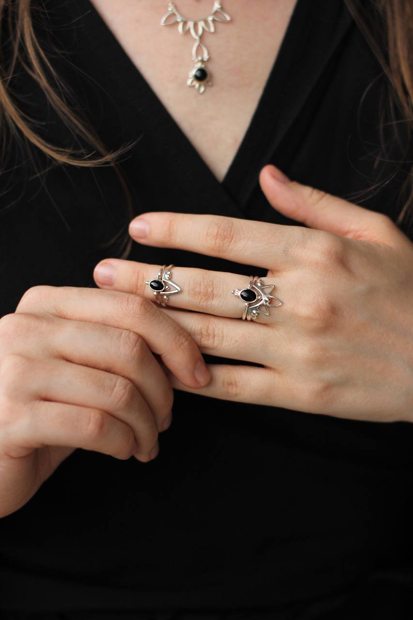 set of 4 rings 
"Island Princess" 
Onyx